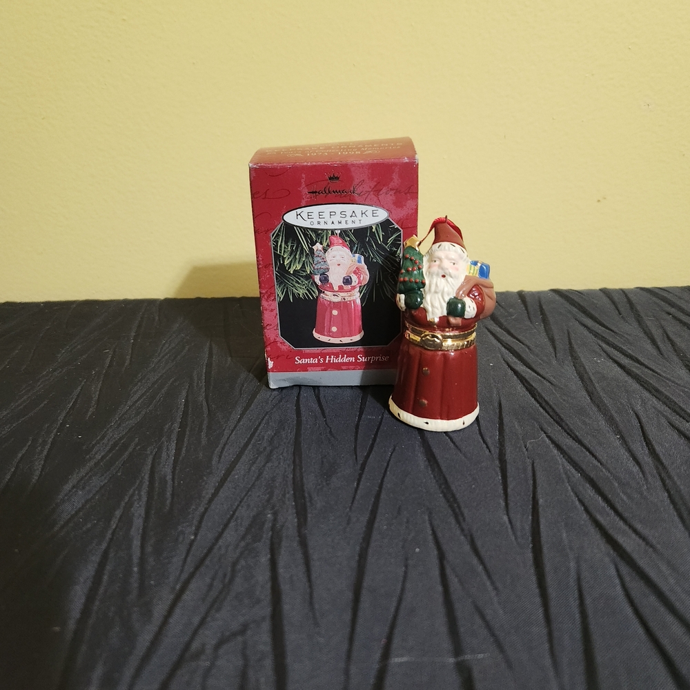 1998 Hallmark Keepsake "Santa's Hidden Surprise" Ornament